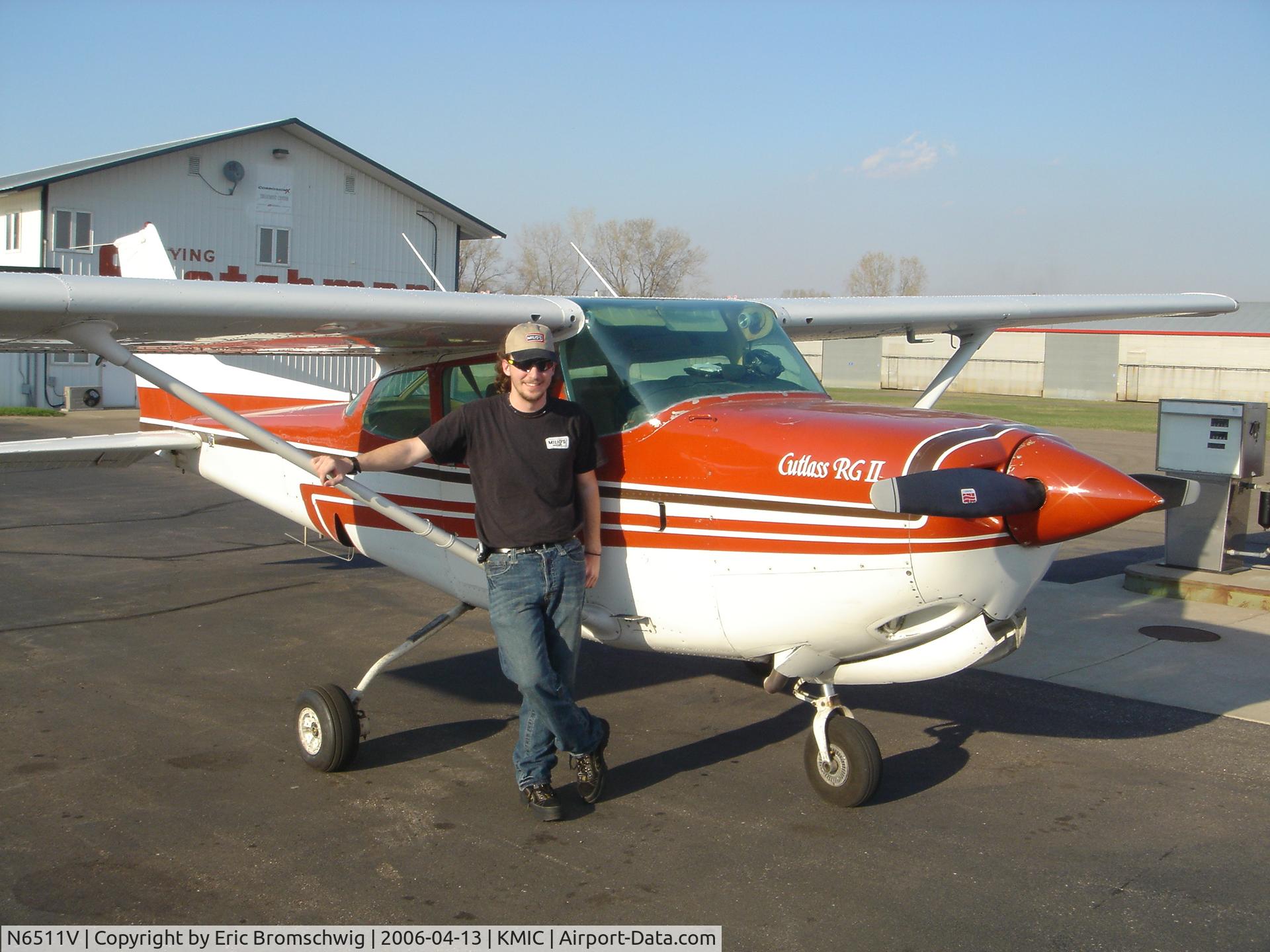 N6511V, 1980 Cessna 172RG Cutlass RG C/N 172RG0741, Curtis Kooiman next to 172RG at KMIC