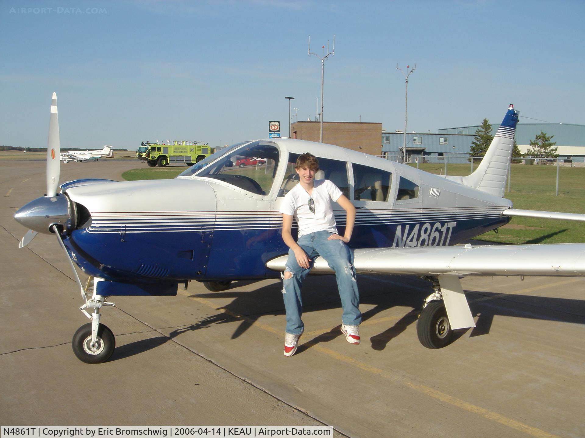 N4861T, 1972 Piper PA-28R-200 C/N 28R-7235127, Eric Bromschwig with N4861T in Eau Clare, WI