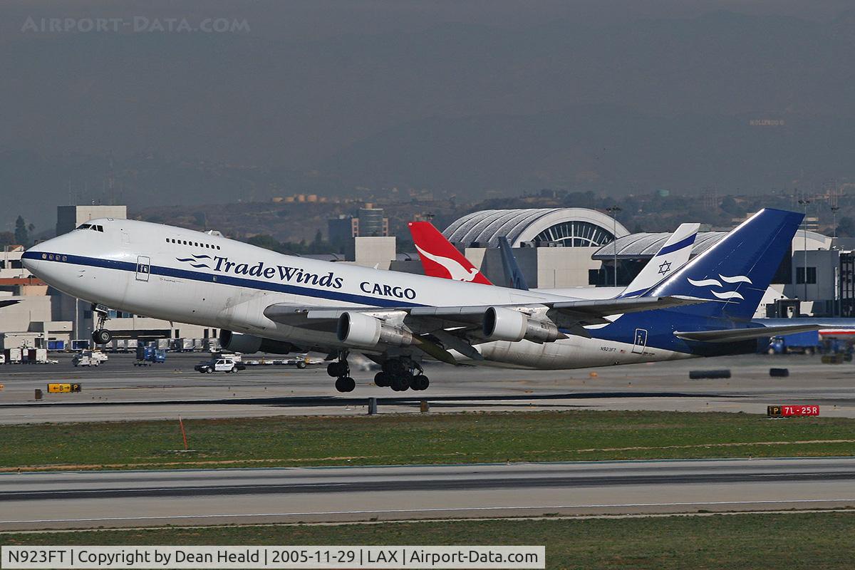 N923FT, 1982 Boeing 747-2U3B C/N 22769, Trade Winds Cargo N923FT (747-2U3B) departing LAX RWY 25R.