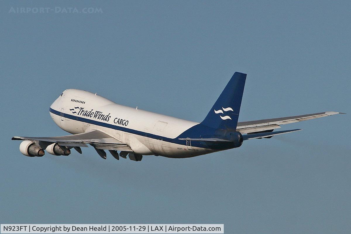 N923FT, 1982 Boeing 747-2U3B C/N 22769, Trade Winds Cargo N923FT (747-2U3B) climbing out from LAX RWY 25R.