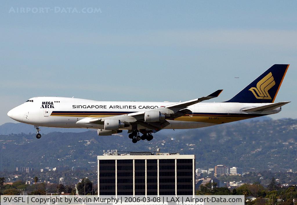 9V-SFL, 2003 Boeing 747-412F/SCD C/N 32897, Singapore Cargo 747 slipping into Los Angeles.
