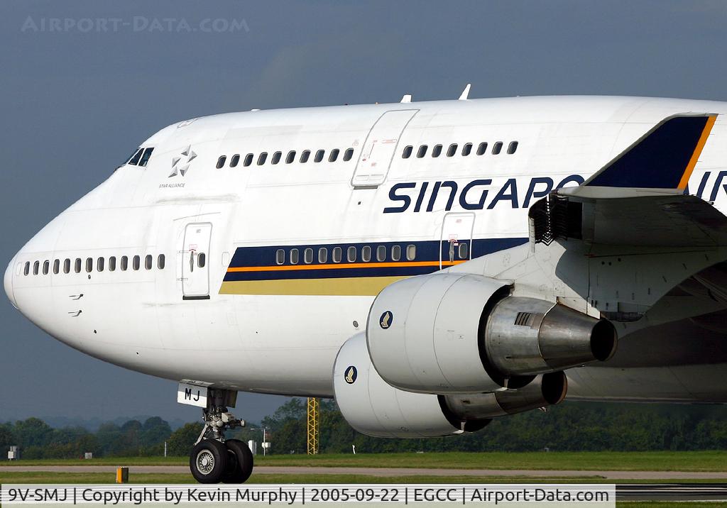 9V-SMJ, 1991 Boeing 747-412/BCF C/N 25068, Singapore's big boy waiting at the threshold.