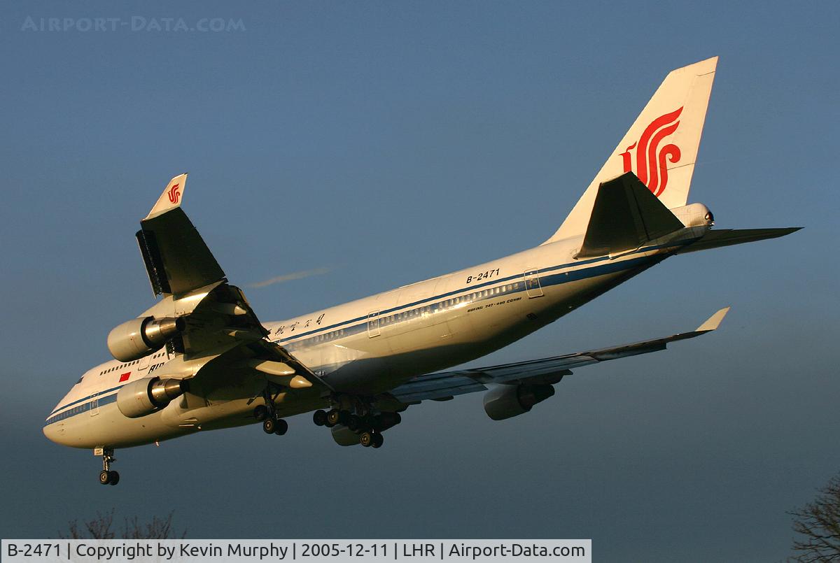 B-2471, 1999 Boeing 747-4J6 C/N 29071, Diving into 27L. at Heathrow.