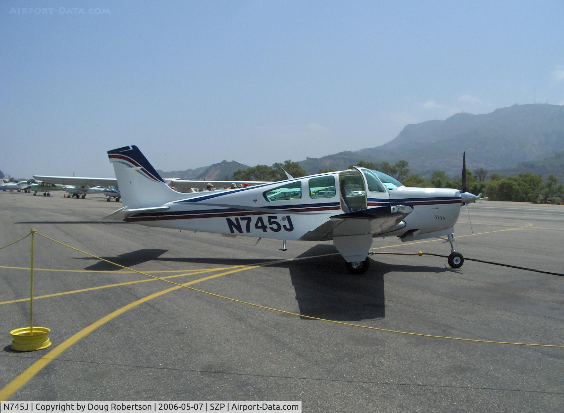 N745J, 1993 Beech F33A Bonanza C/N CE-1750, 1993 Beech F33A BONANZA, Continental IO-520-BA, 285 Hp, refueling