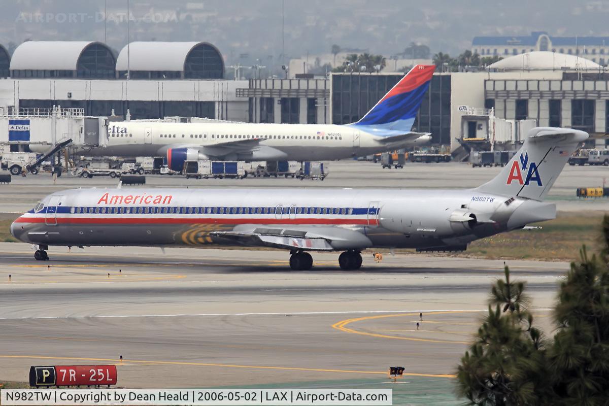 N982TW, 1999 McDonnell Douglas MD-83 (DC-9-83) C/N 53632, American Airlines N982TW exitting RWY 25L and holding short of RWY 25R.
