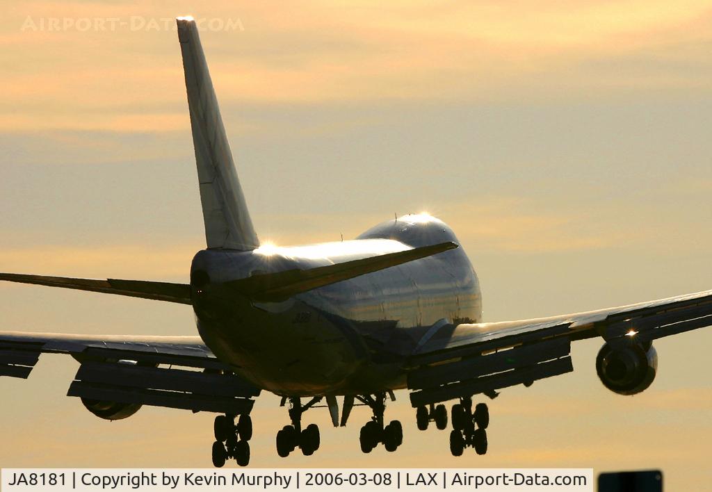 JA8181, 1986 Boeing 747-281B C/N 23698, Drifting into LAX at dusk.