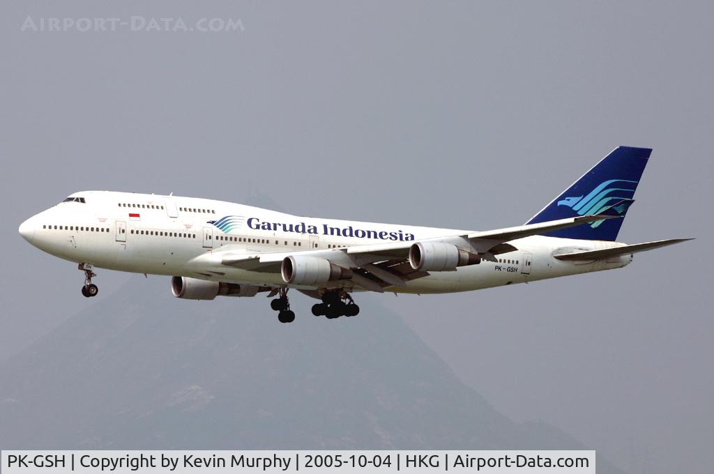 PK-GSH, 1994 Boeing 747-4U3 C/N 25705, Garuda 747 floating down to land in Hong Kong.