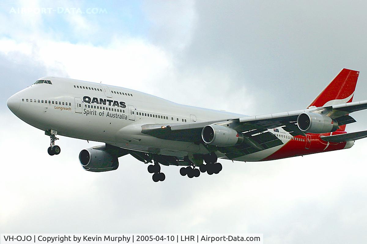 VH-OJO, 1992 Boeing 747-438 C/N 25544, Coming into LHR on 27R.