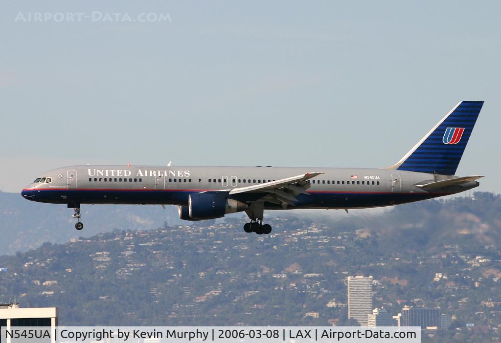 N545UA, 1991 Boeing 757-222 C/N 25323, Drifting into LAX in the afternoon.