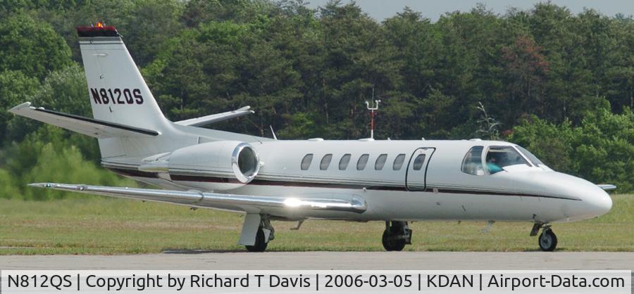 N812QS, 2002 Cessna 560 Citation Encore C/N 560-0628,  2002 Cessna 560 taxi's into  Danville Va