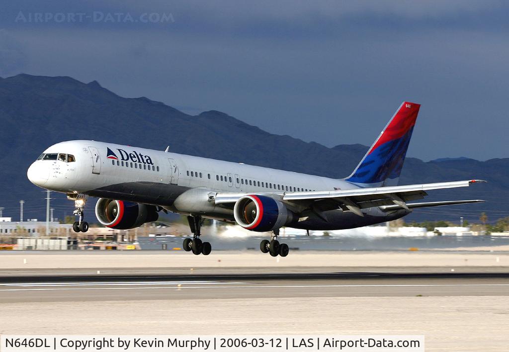N646DL, 1989 Boeing 757-232 C/N 24217, Beautiful light greets the arrival of this good looking 757.