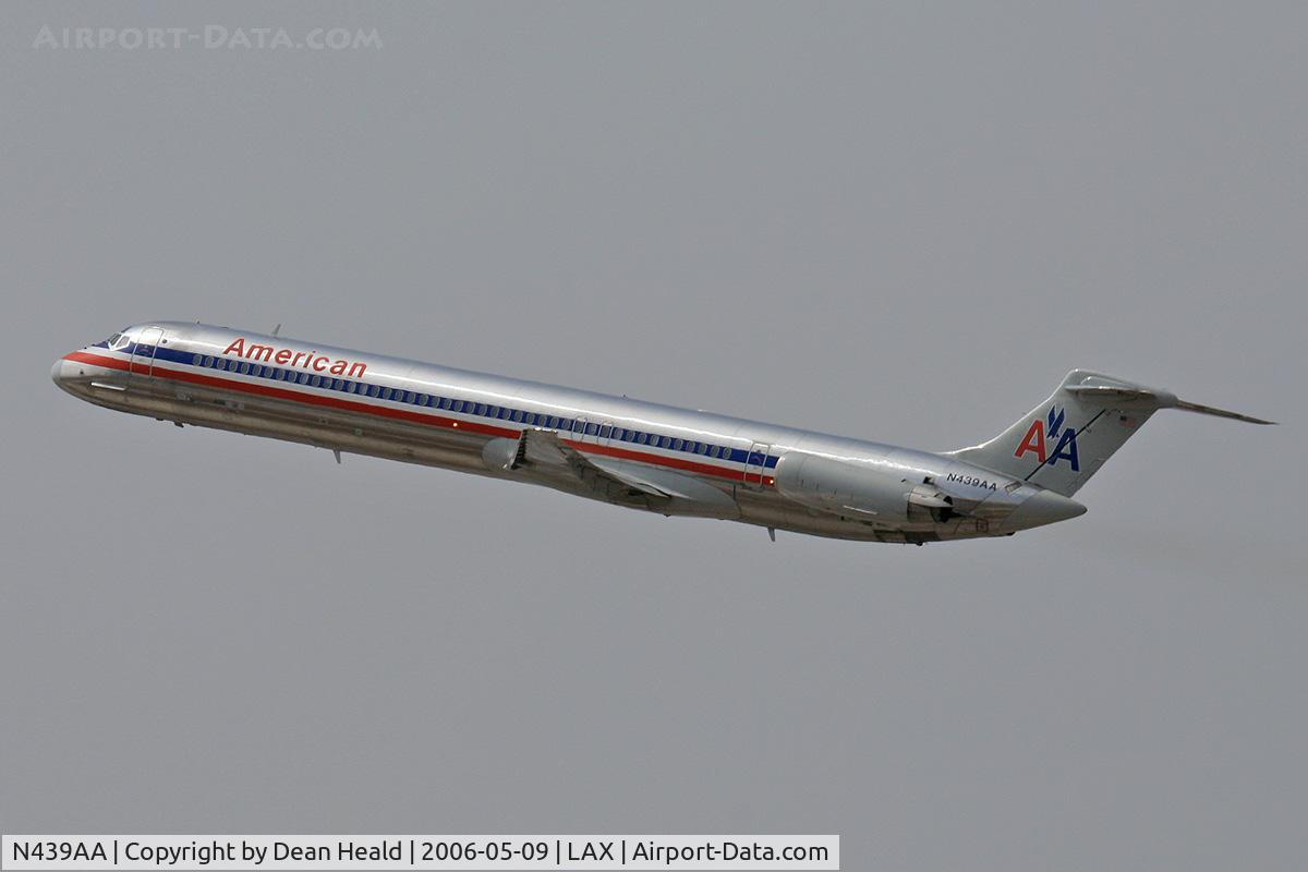 N439AA, 1987 McDonnell Douglas MD-83 (DC-9-83) C/N 49457, American Airlines N439AA (FLT AAL1624) climbing out from RWY 25R enroute to Chicago Ohare Int'l (KORD), Illinois.