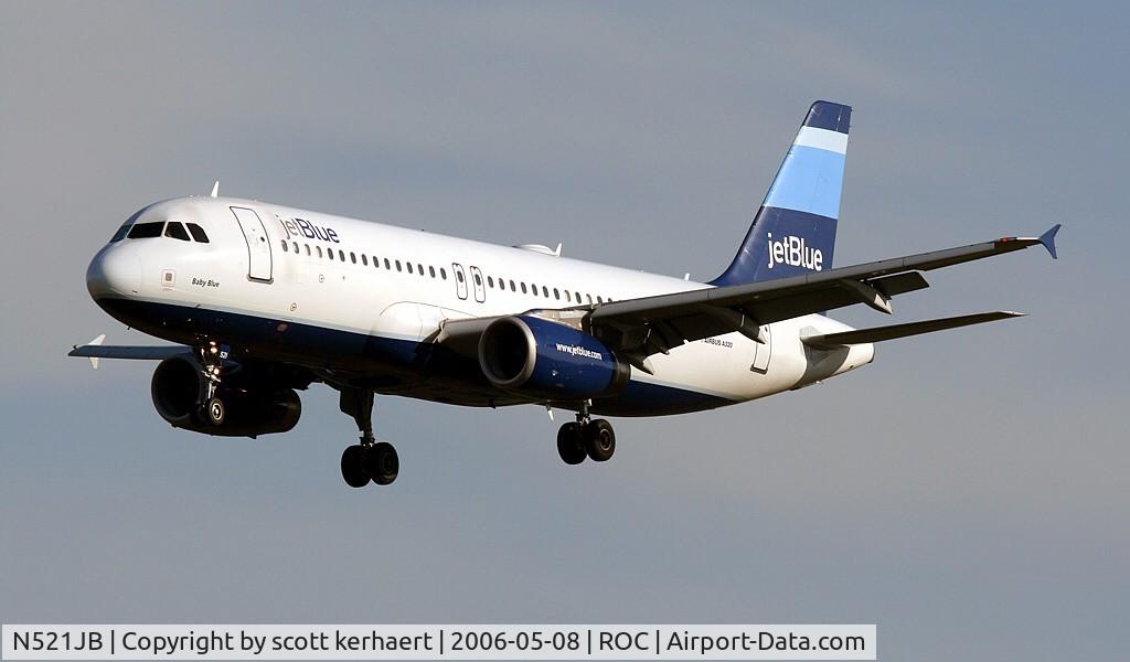 N521JB, 2001 Airbus A320-232 C/N 1452, landing 04