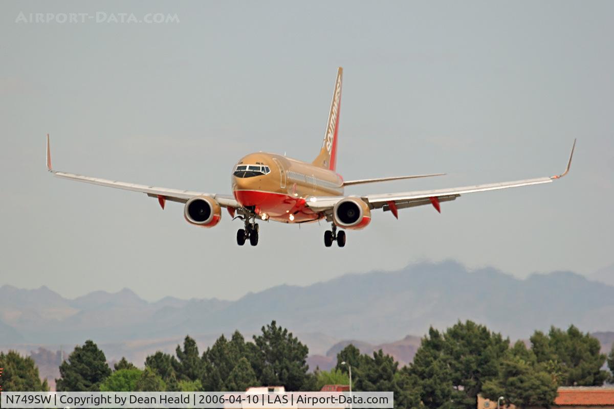 N749SW, 1999 Boeing 737-7H4 C/N 29801, Southwest N749SW - 1999 Boeing 737-7H4 (FLT SWA1358) on short-final to RWY 25L from Phoenix Sky Harbor Int'l (KPHX) - Phoenix, Arizona.