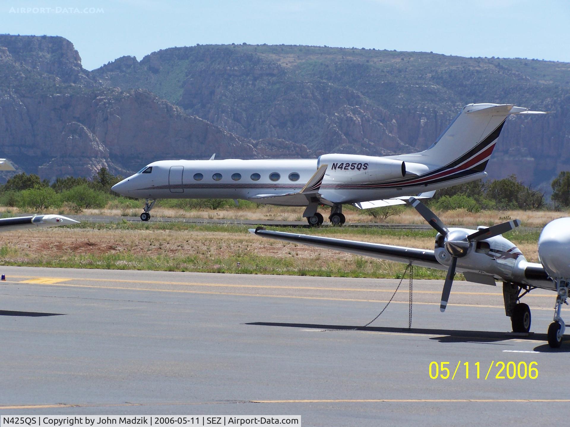 N425QS, 2004 Gulfstream Aerospace GIV-X (G450) C/N 4010,  Sedona Airport Ready for take off