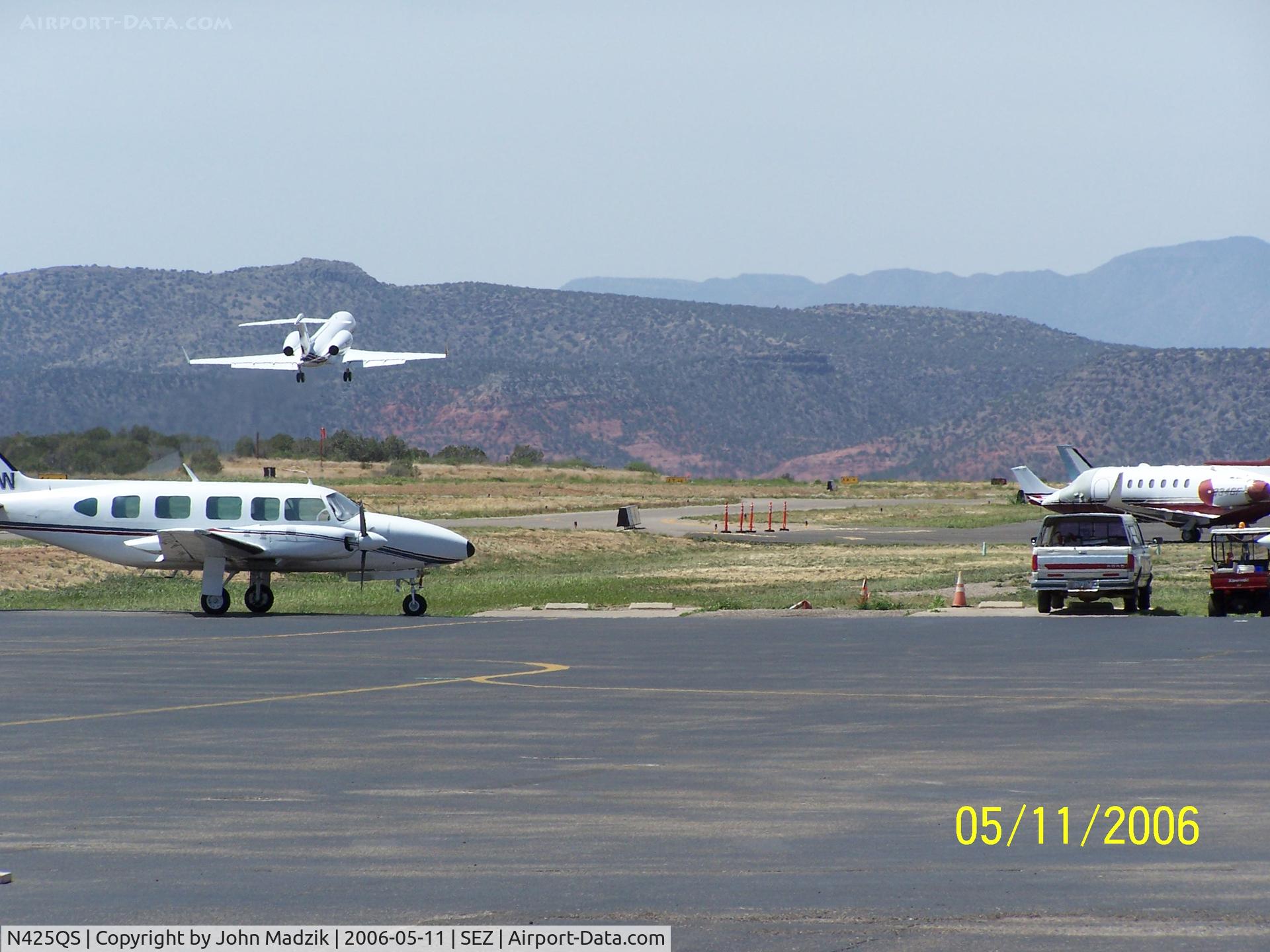 N425QS, 2004 Gulfstream Aerospace GIV-X (G450) C/N 4010, Leaving Sedona Airport