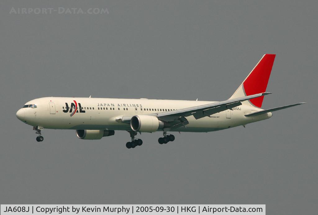 JA608J, 2004 Boeing 767-346/ER C/N 33497, Jal's 767 running into Hong Kong.
