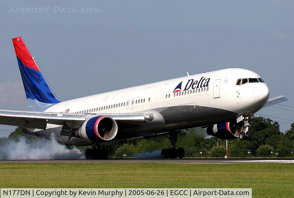 N177DN, 1991 Boeing 767-332 C/N 25122, Smokey touch down on 06R.