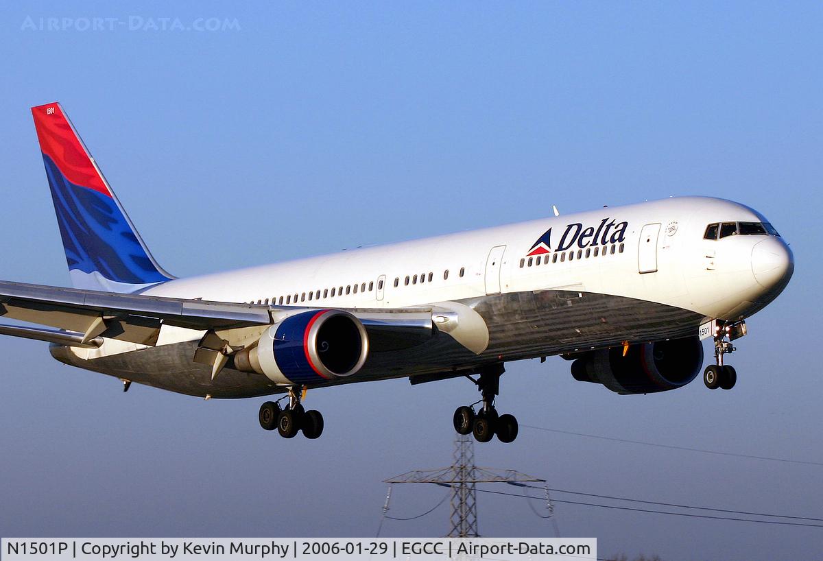 N1501P, 1990 Boeing 767-3P6 C/N 24983, Delta beauty drifting into 06R.