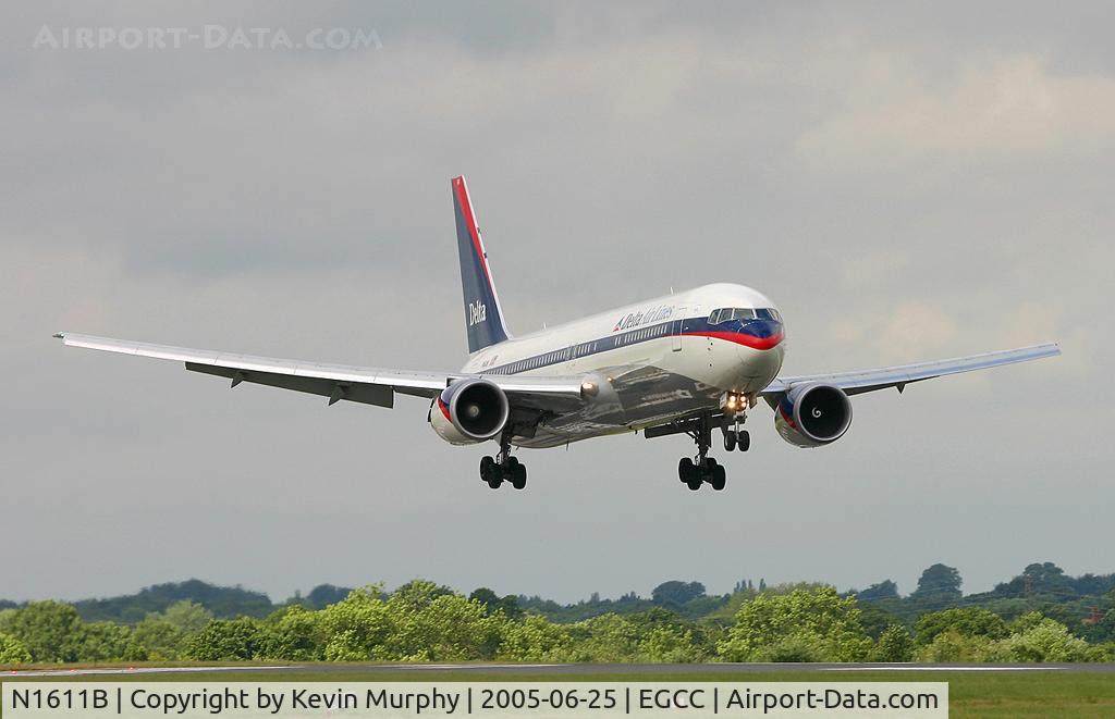 N1611B, 2000 Boeing 767-332/ERF C/N 30595, Classic final approach to 06R.