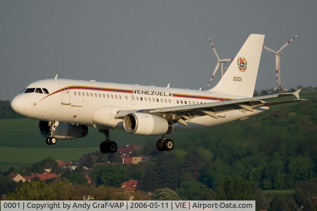 0001, 2001 Airbus ACJ319 (A319-133/CJ) C/N 1468, Final RWY34.
