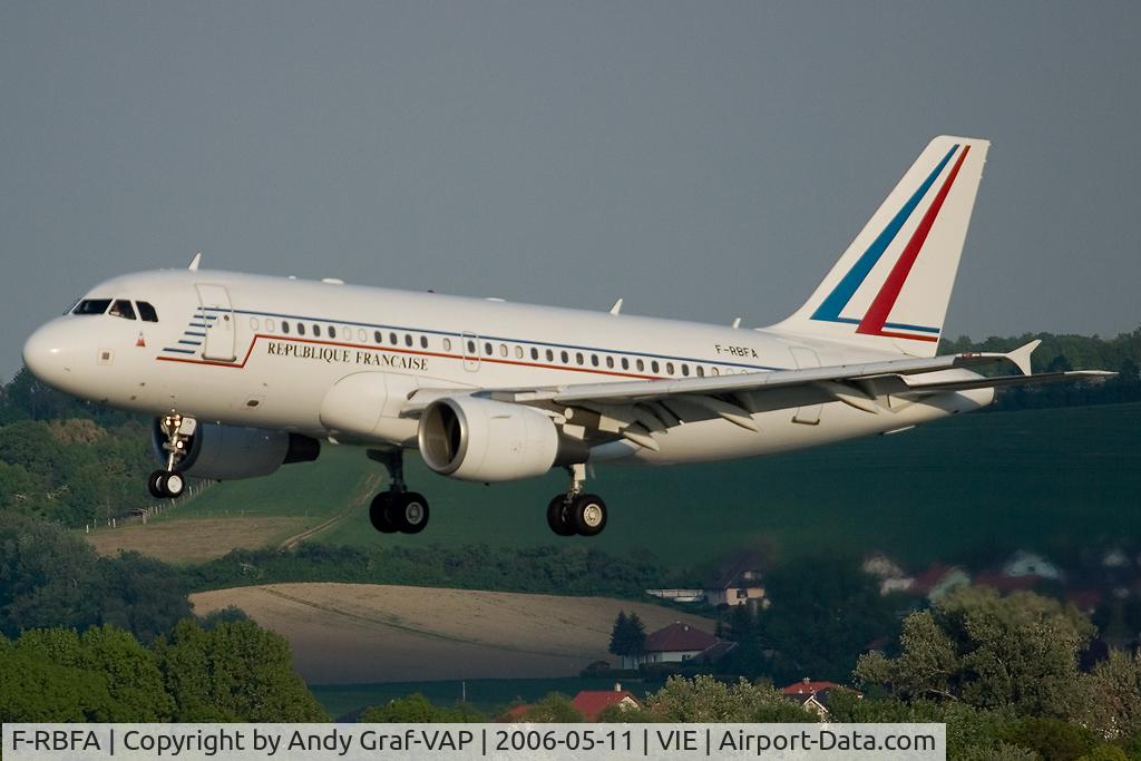 F-RBFA, 2001 Airbus ACJ319 (A319-115/CJ) C/N 1485, Final RWY34.