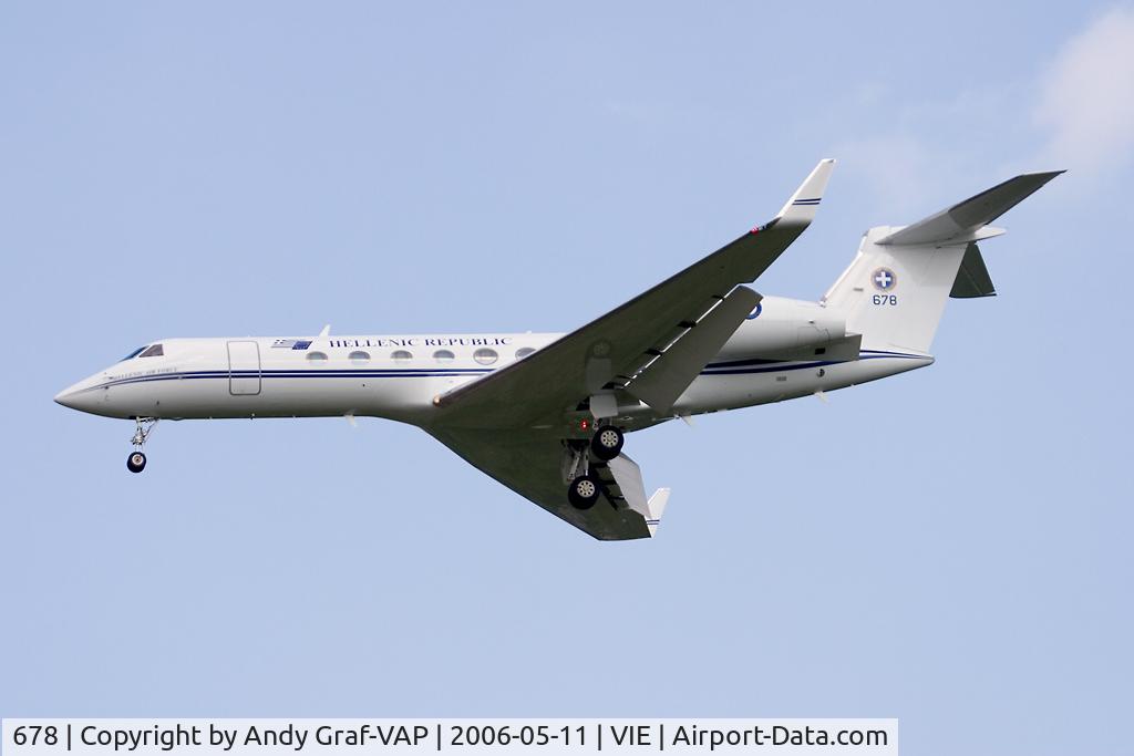 678, 2003 Gulfstream Aerospace G-V Gulfstream V C/N 678, Final RWY34.