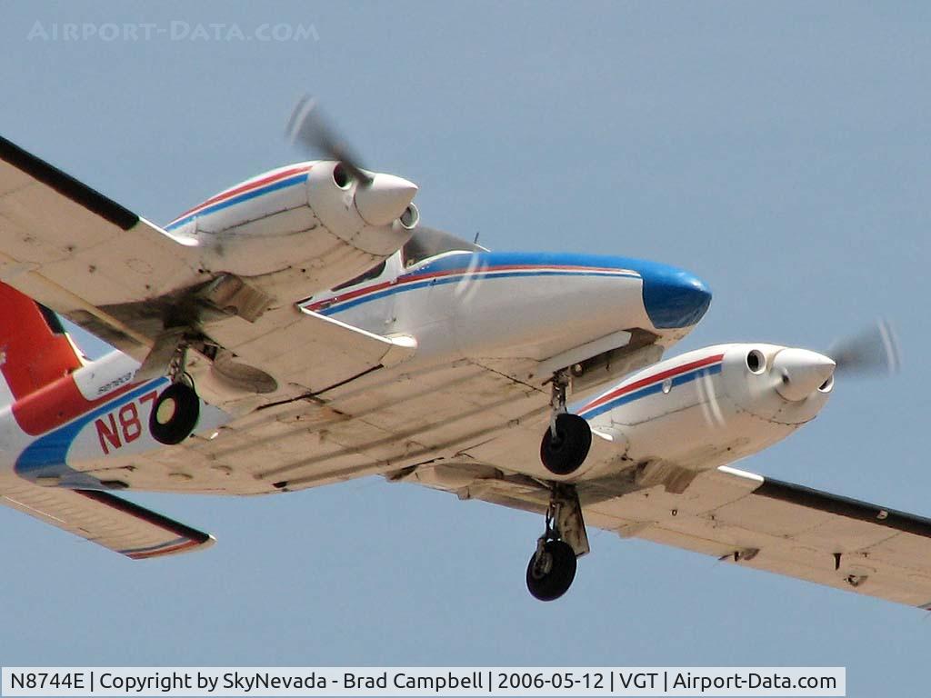 N8744E, 1976 Piper PA-34-200T C/N 34-7670177, Privately Owned / 1976 Piper PA-34-200T