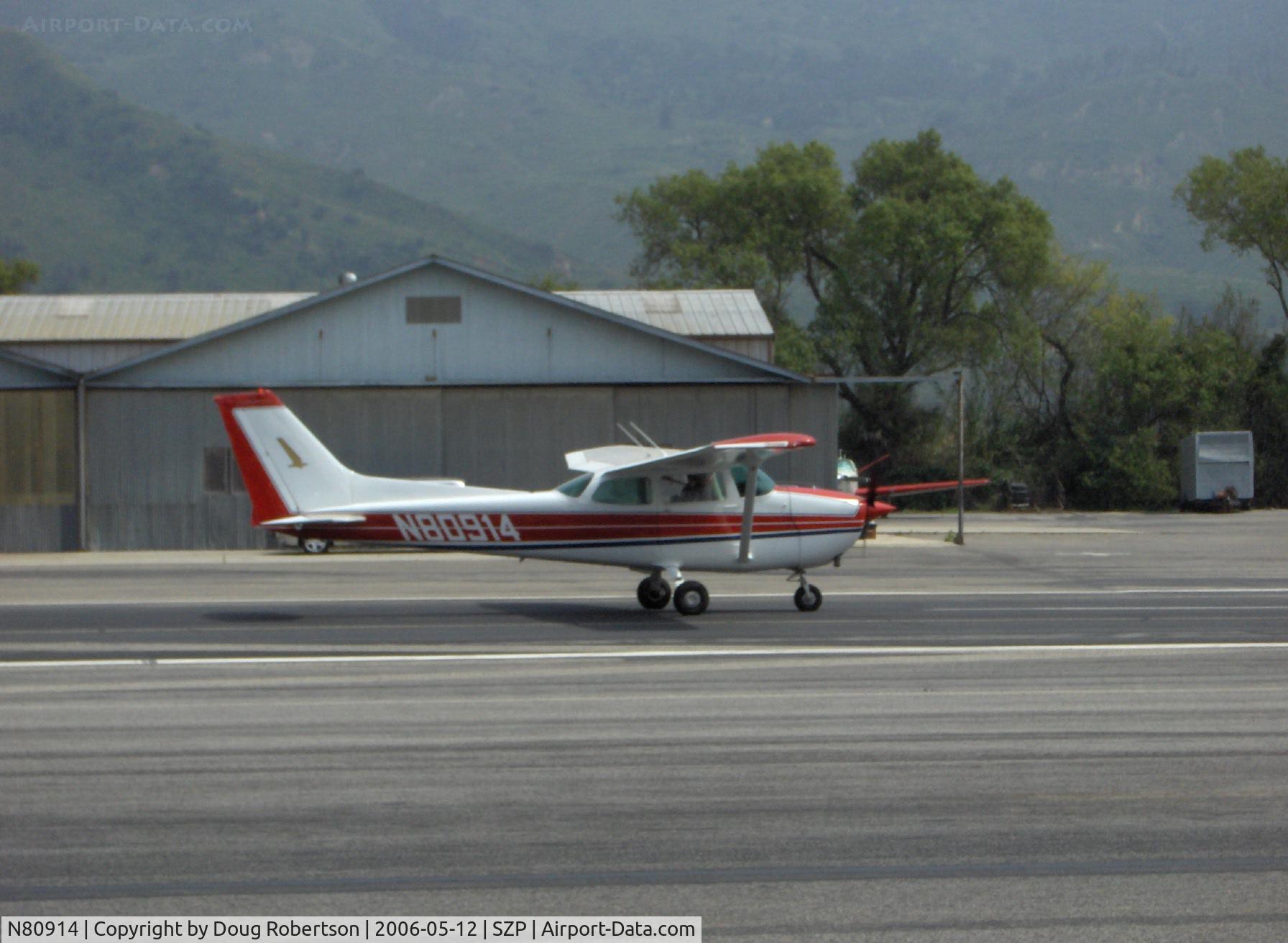 N80914, 1976 Cessna 172M C/N 17266799, 1976 Cessna 172M, Lycoming O-320-E2D 150 Hp, takeoff roll Runway 22