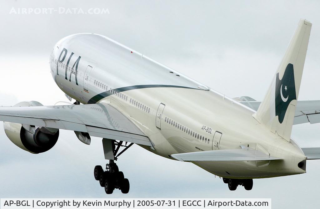 AP-BGL, 2004 Boeing 777-240/ER C/N 33777, Leaving 24L.