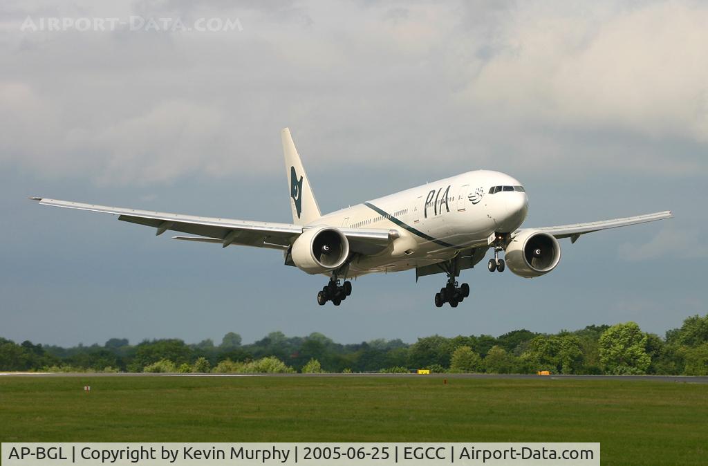 AP-BGL, 2004 Boeing 777-240/ER C/N 33777, Arriving on 06R.