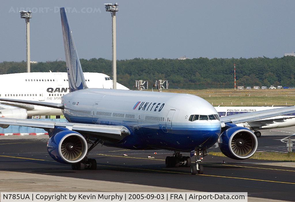 N785UA, 1997 Boeing 777-222 C/N 26954, On the way past Frankfurt's viewing terrace.