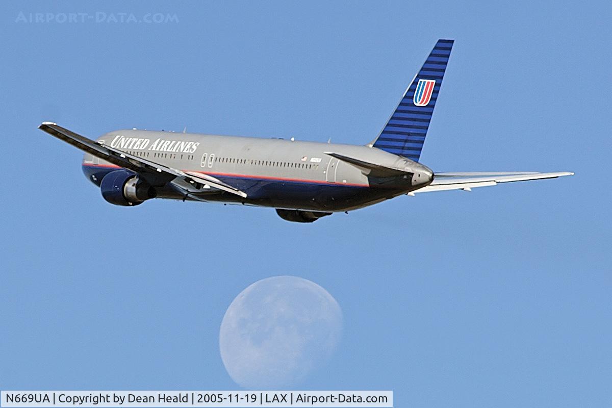 N669UA, 1999 Boeing 767-322 C/N 30025, United Airlines N669UA climbing out from RWY 25R with the moon in the background.