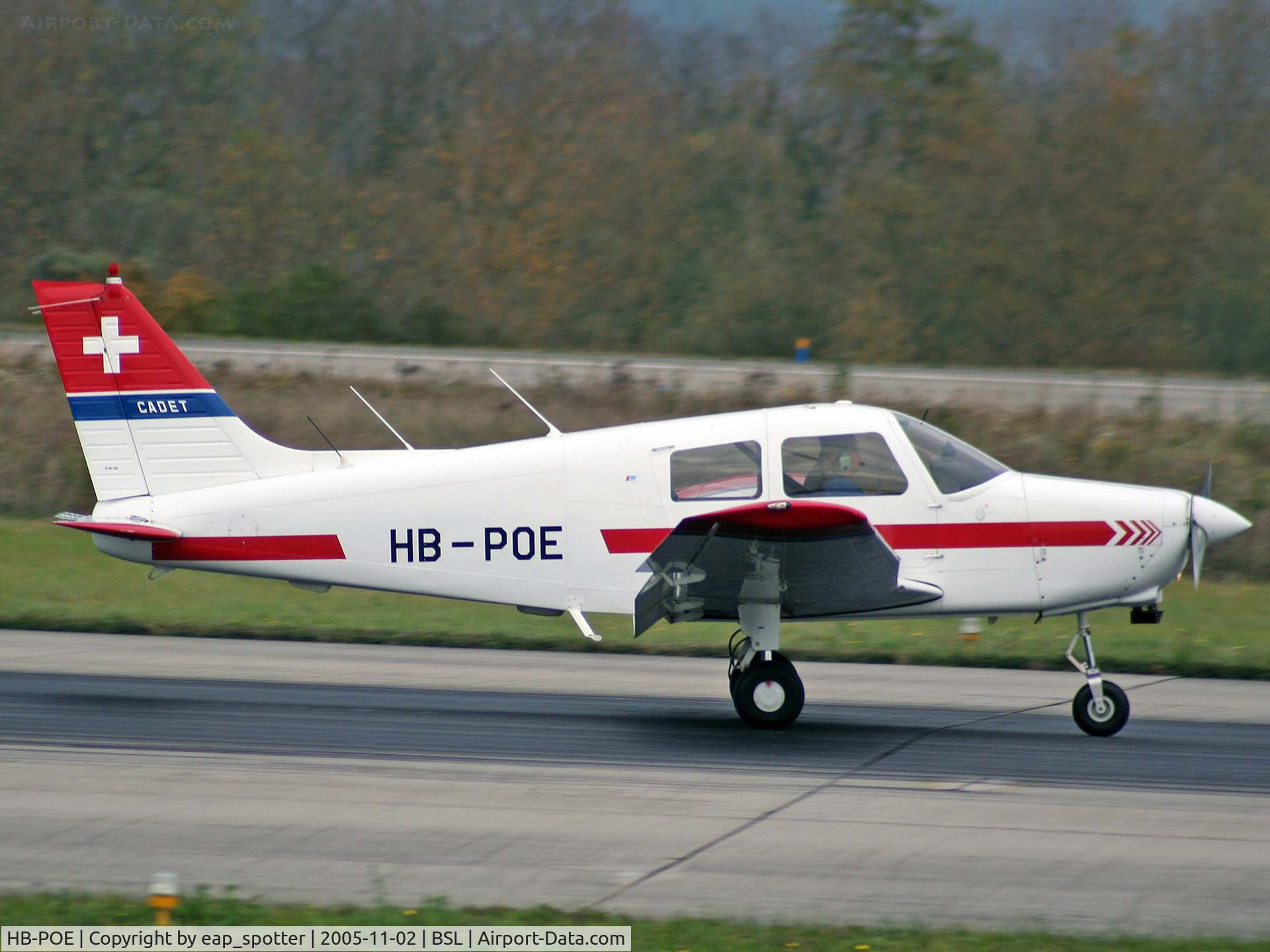 HB-POE, Piper PA-28-161 Cadet C/N 2841296, Landing on runway 16