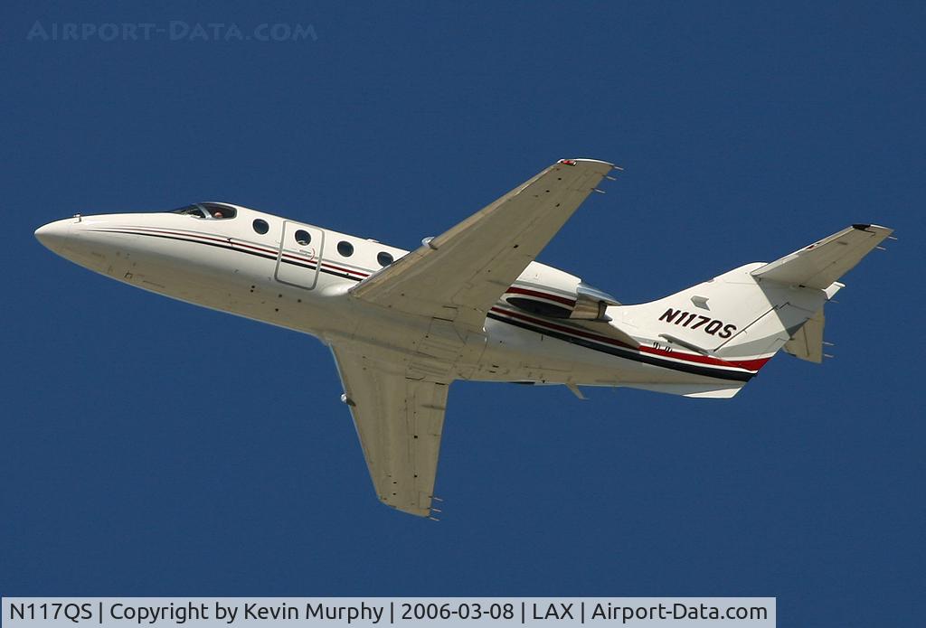 N117QS, Raytheon Aircraft Company 400A C/N RK-391, Leaving Los Angeles in a hurry.