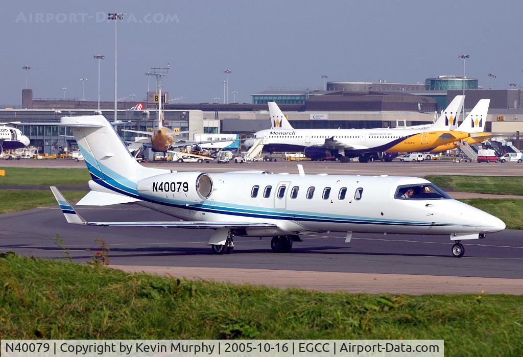 N40079, Beech UC-45J Expeditor C/N 29648, Slipping out of the executive ramp.