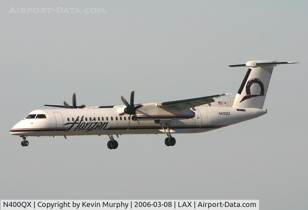 N400QX, 2000 Bombardier DHC-8-402 Dash 8 C/N 4030, Horizon Air Dash 8 drifting into LA.