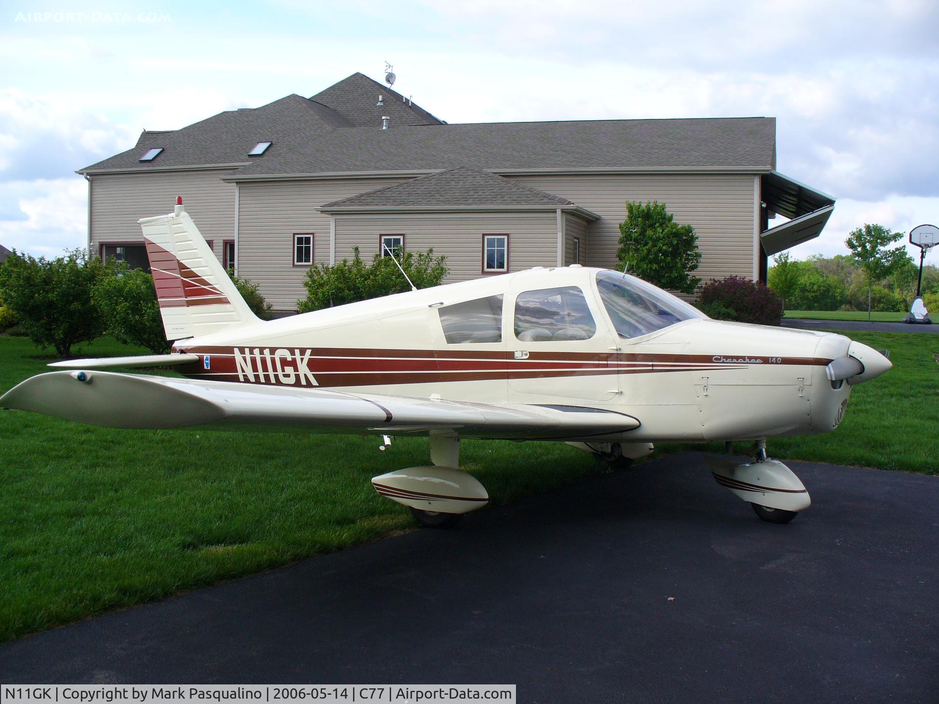 N11GK, 1967 Piper PA-28-140 C/N 28-23403, PA-28-140