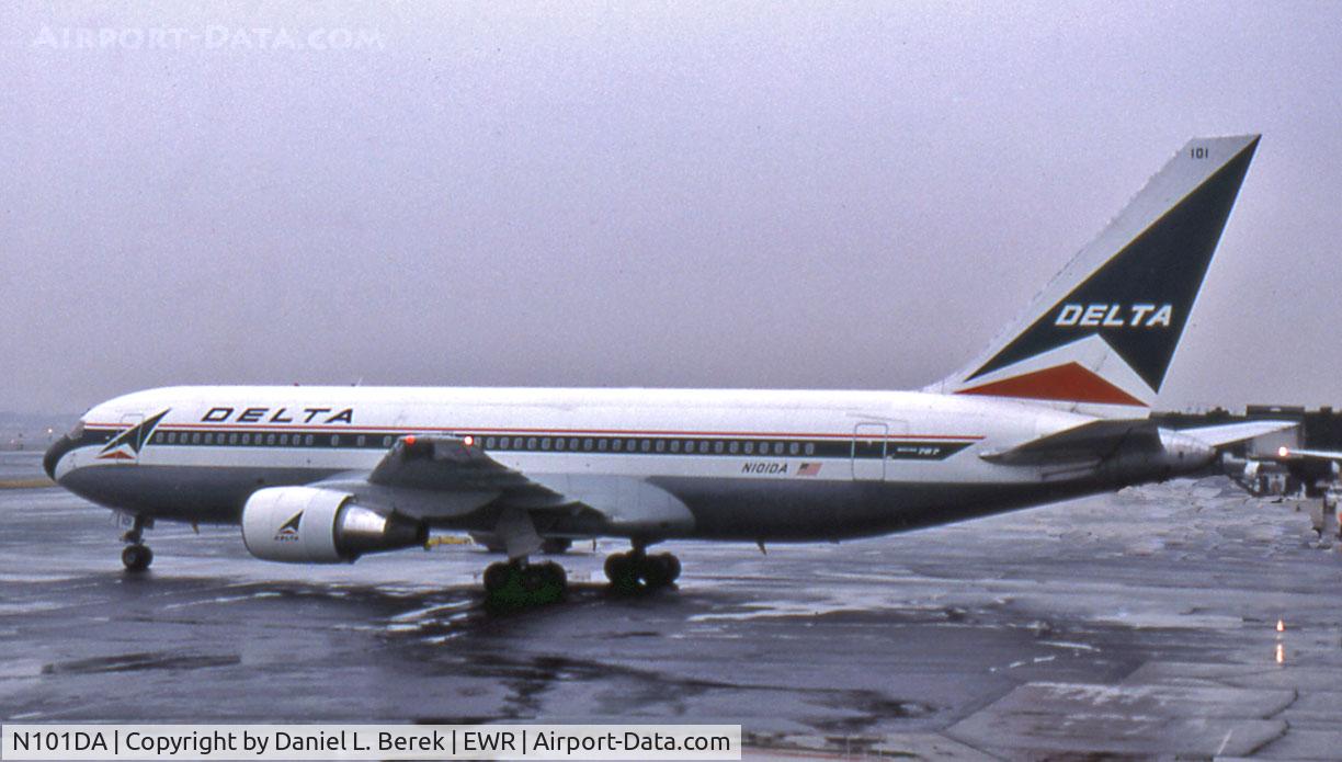 N101DA, 1983 Boeing 767-232 C/N 22213, Delta's Ship One sets out from EWR on a rainy day.