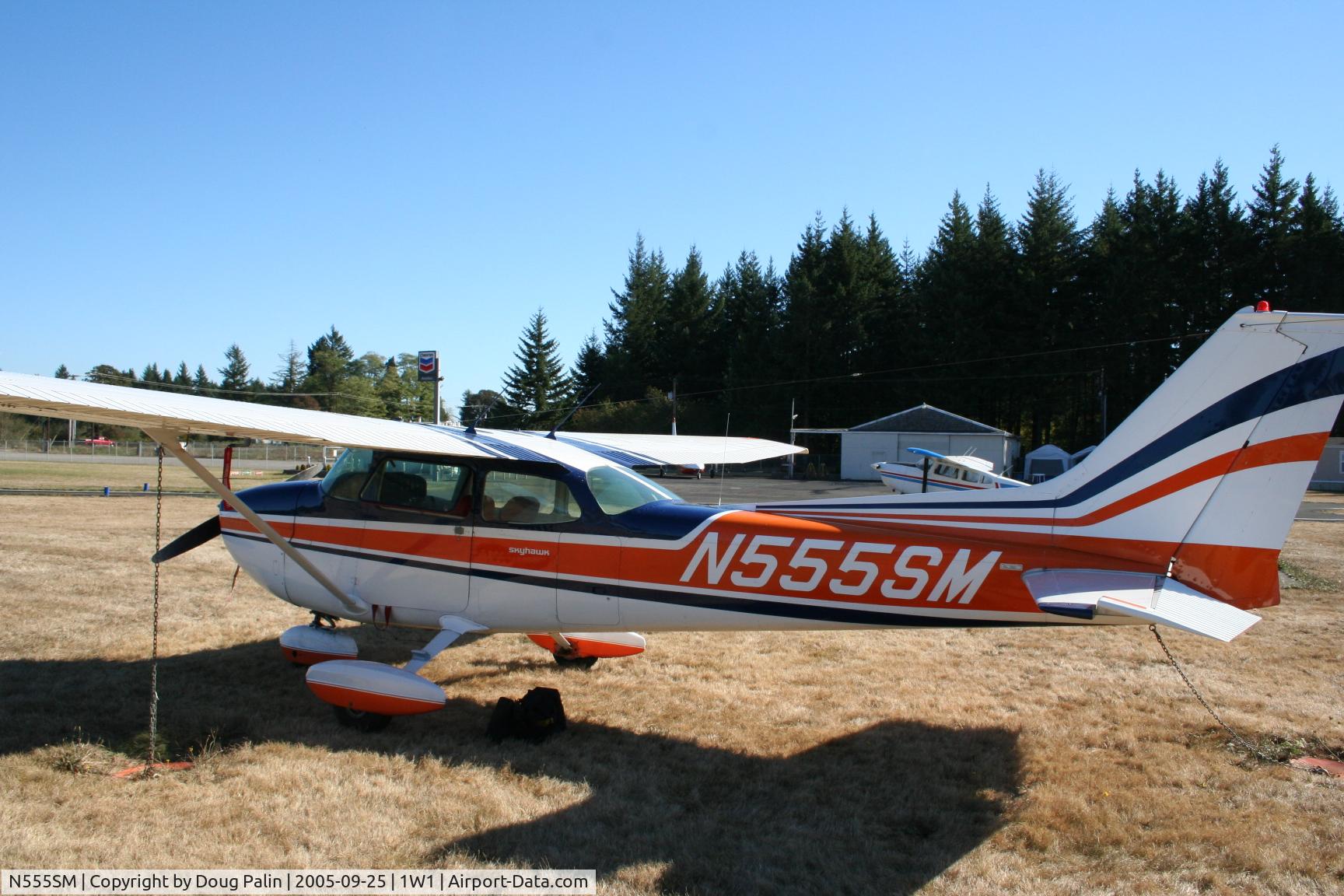 N555SM, 1973 Cessna 172M C/N 17261805, On ground at Grove