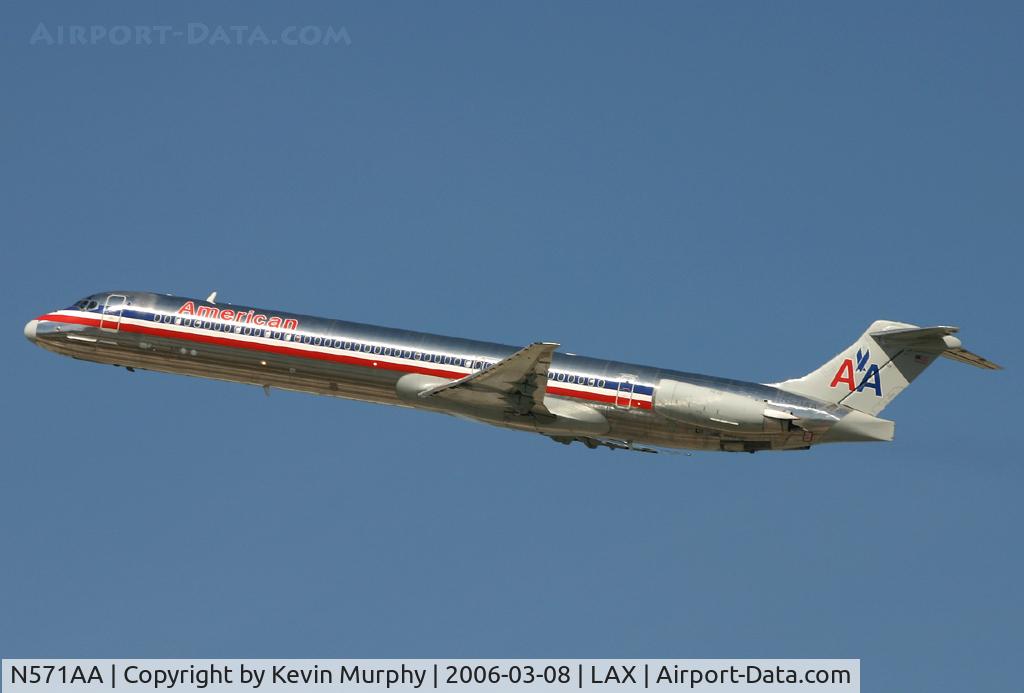 N571AA, 1987 McDonnell Douglas MD-83 (DC-9-83) C/N 49353, Leaving Los Angeles in style.