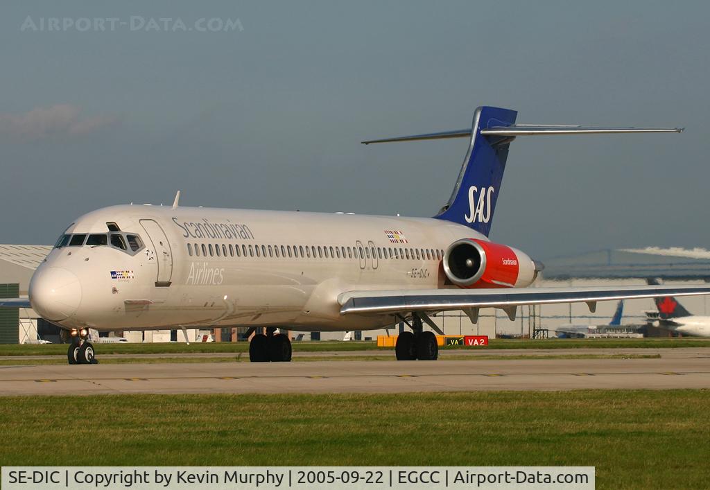 SE-DIC, McDonnell Douglas MD-87 (DC-9-87) C/N 49607, Waiting at the threshold of 24L.