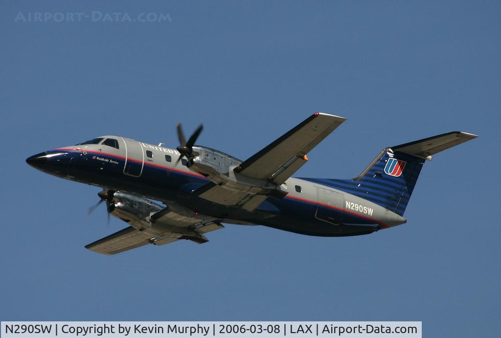 N290SW, 1996 Embraer EMB-120ER Brasilia C/N 120317, Smart looking prop departing LAX