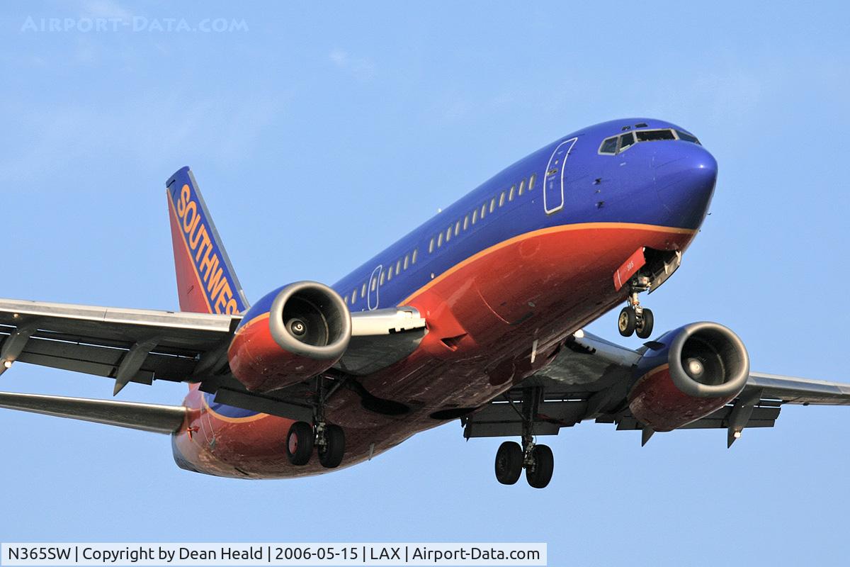 N365SW, 1993 Boeing 737-3H4 C/N 26576, Southwest Airlines N365SW (FLT SWA907) from Metropolitan Oakland Int'l (KOAK)-Oakland, California on final approach to RWY 24R.