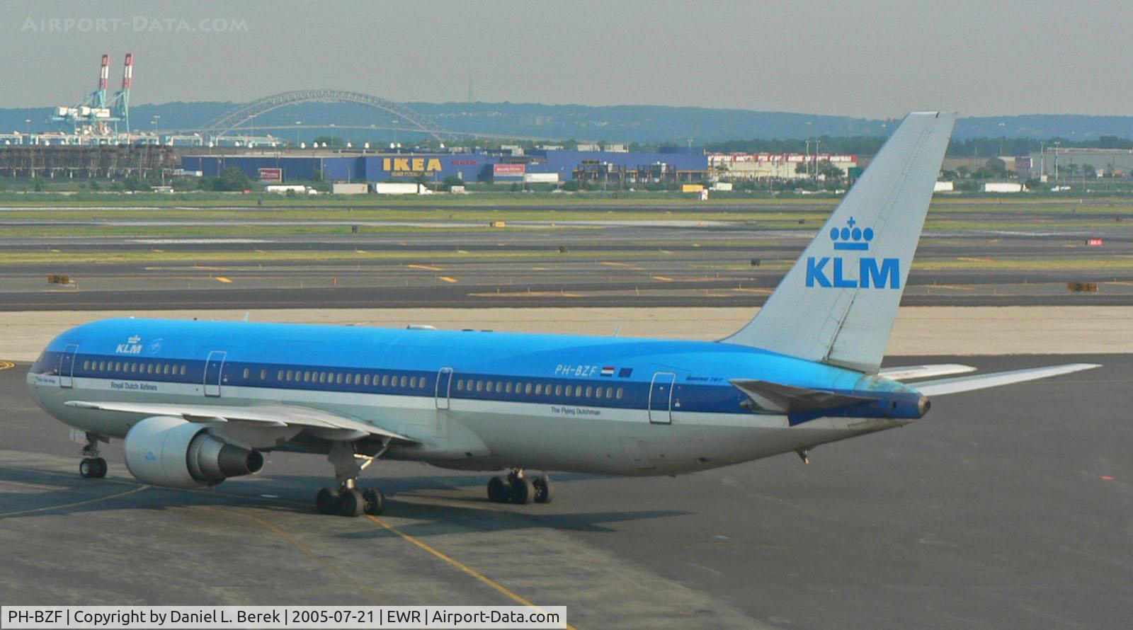 PH-BZF, 1996 Boeing 767-306/ER C/N 27959, After a short stay in Newark, this KLM 767 is ready to return home to Amsterdam.