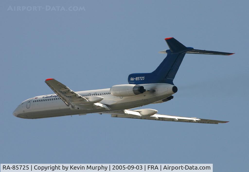 RA-85725, 1992 Tupolev Tu-154M C/N 92A907, Soaring away from Frankfurt