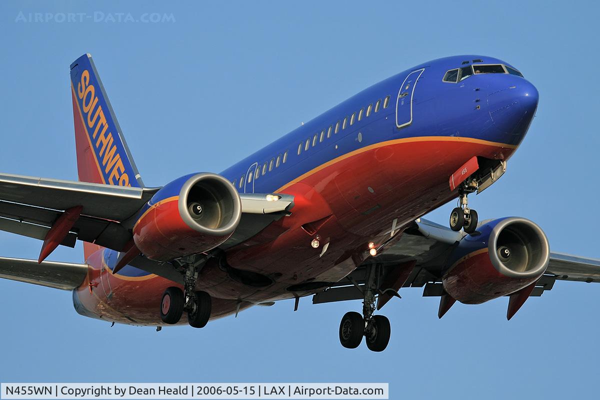 N455WN, 2004 Boeing 737-7H4 C/N 32462, Southwest Airlines N455WN (FLT SWA1830) from El Paso Int'l (KELP) on short-final to RWY 24R.
