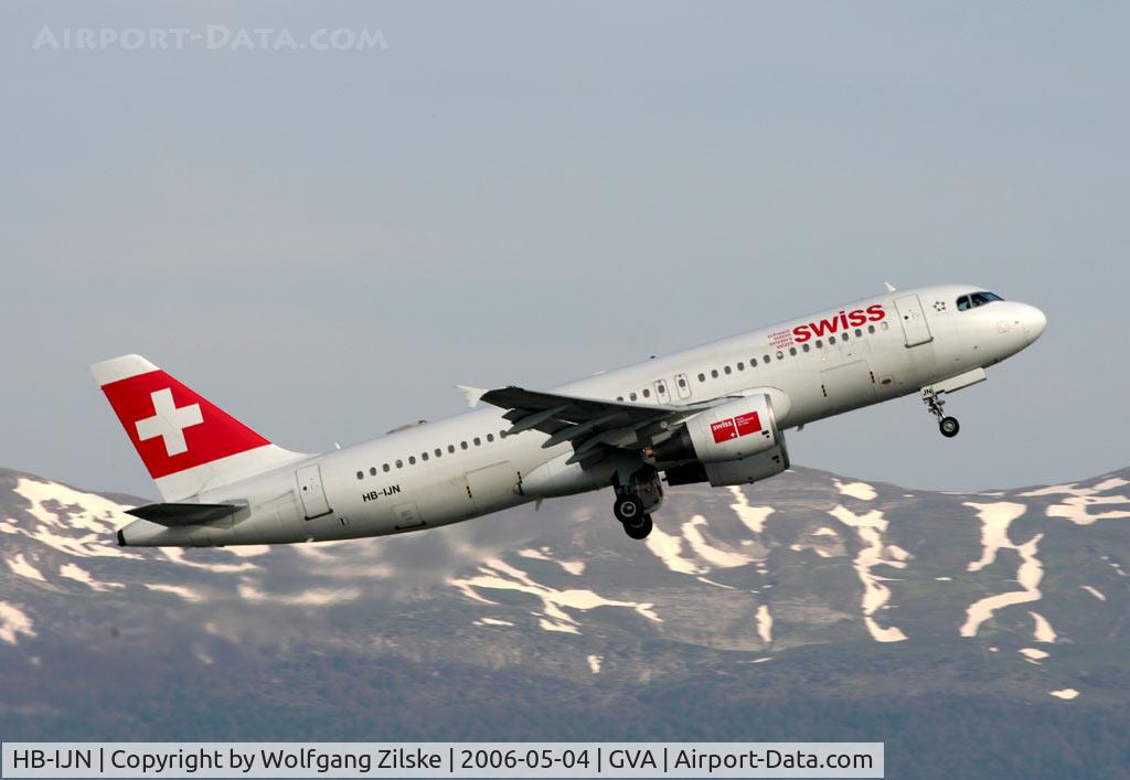 HB-IJN, 1996 Airbus A320-214 C/N 643, visitor
