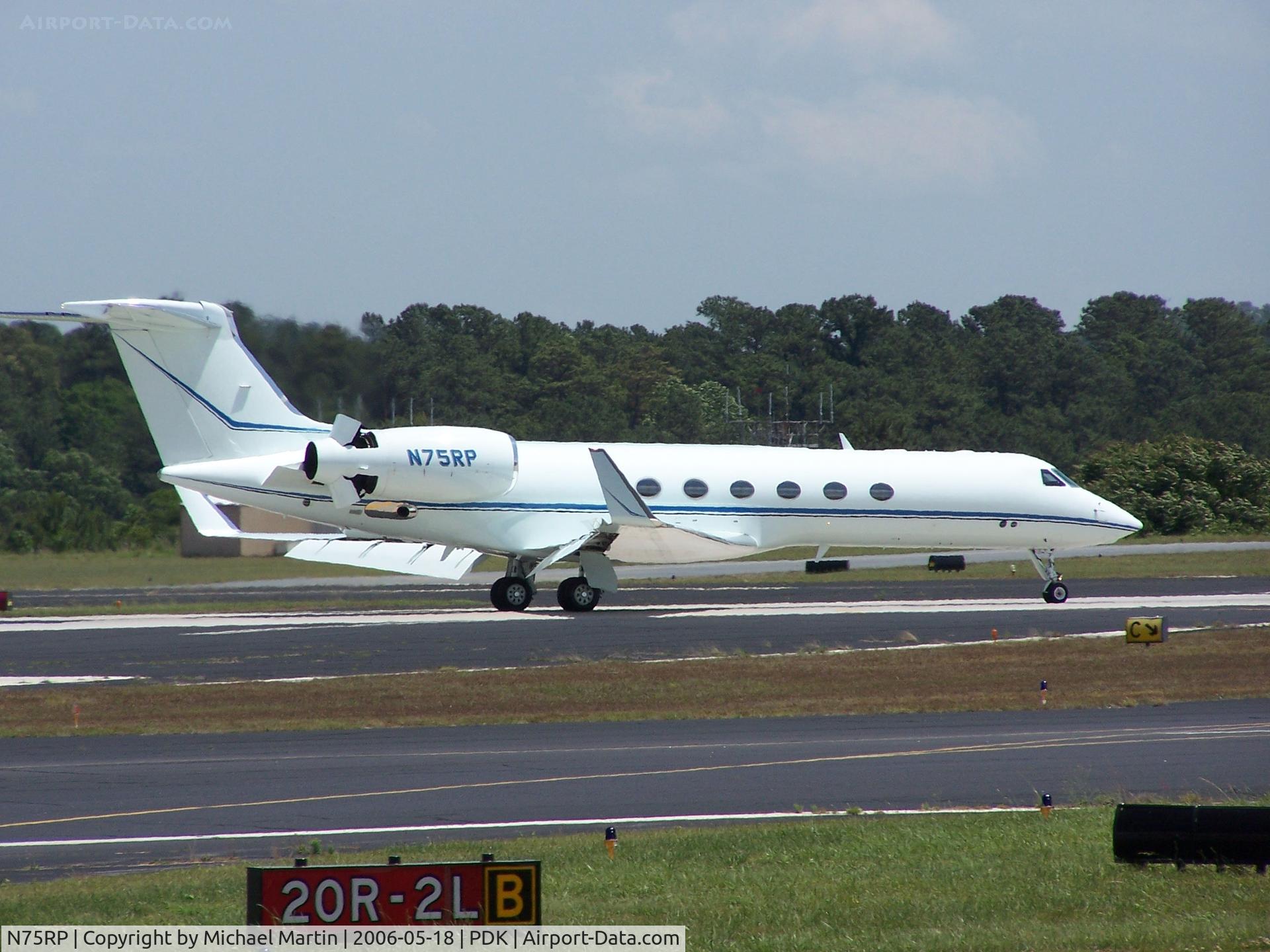 N75RP, 1997 Gulfstream Aerospace G-V C/N 528, Landing 20L
