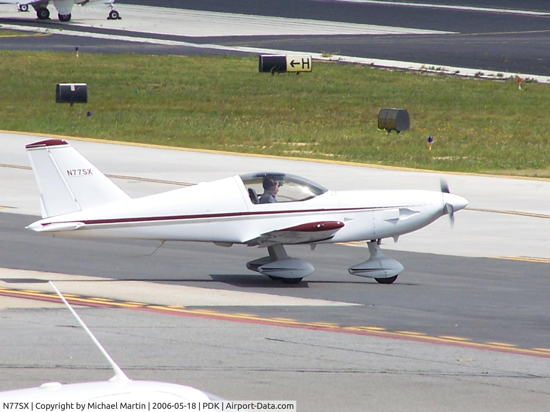 N77SX, 2002 Rans S-16 Shekari C/N 0900025, Taxing to 20R